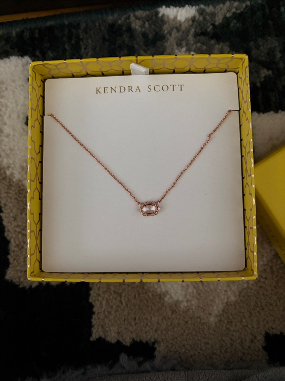 Kendra Scott Rose Gold Oval Pendant Necklace with Pink Stone NEVER WORN